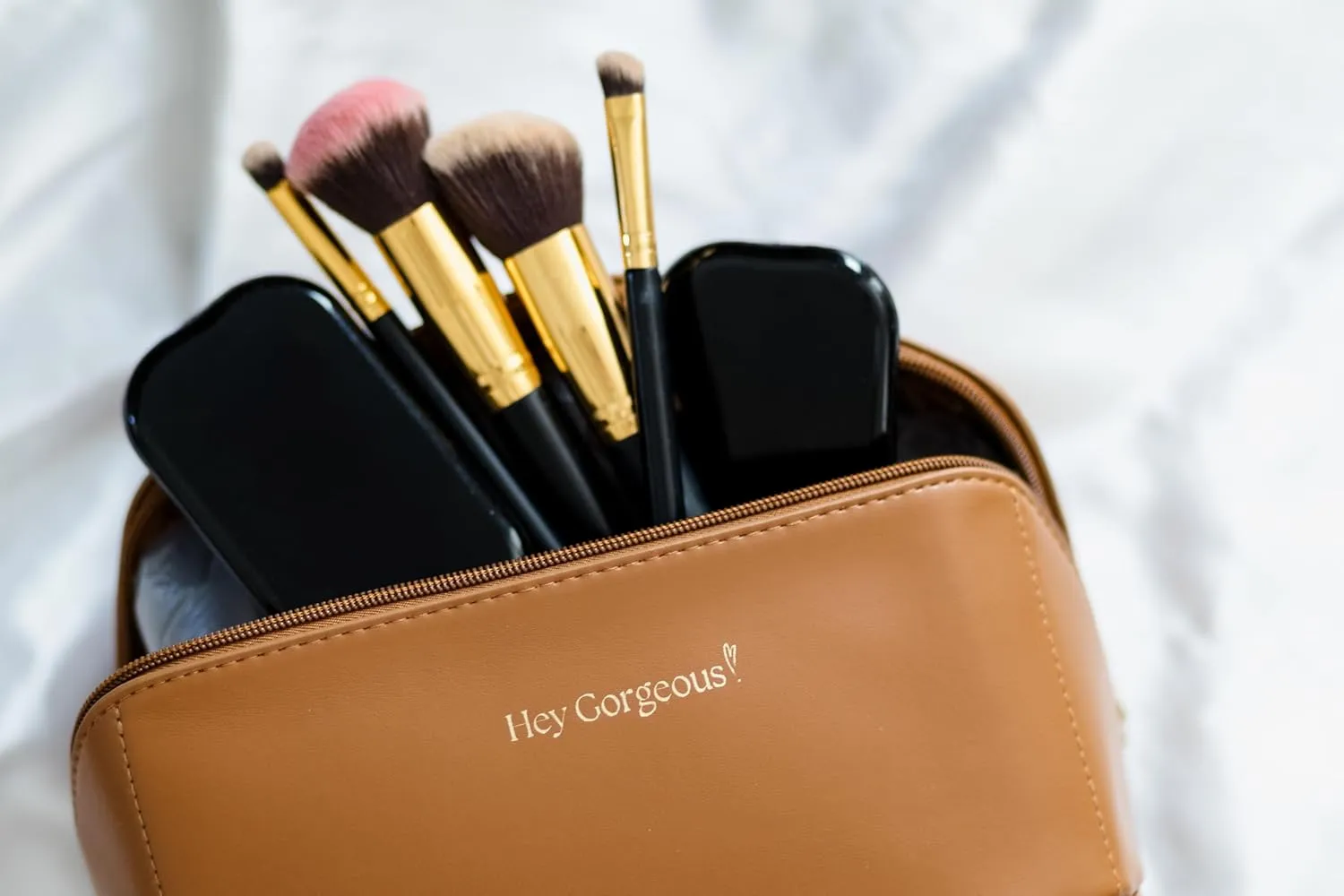 Large Travel Makeup Bag  Waterproof Cosmetic Case, Portable Beauty Organizer with Fixed Divider, Spacious Toiletry Bag for Skincare, Brushes & Accessories, Durable Handle (Caramel II)