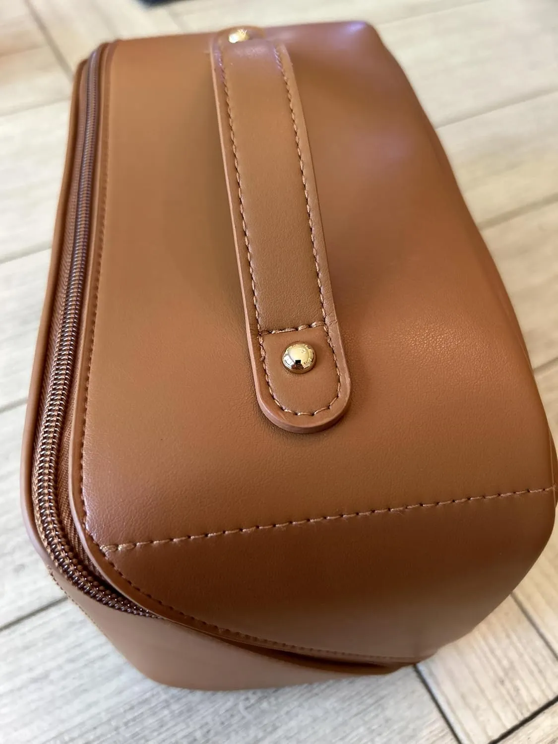 Large Travel Makeup Bag  Waterproof Cosmetic Case, Portable Beauty Organizer with Fixed Divider, Spacious Toiletry Bag for Skincare, Brushes & Accessories, Durable Handle, Open Flat(Caramel I)