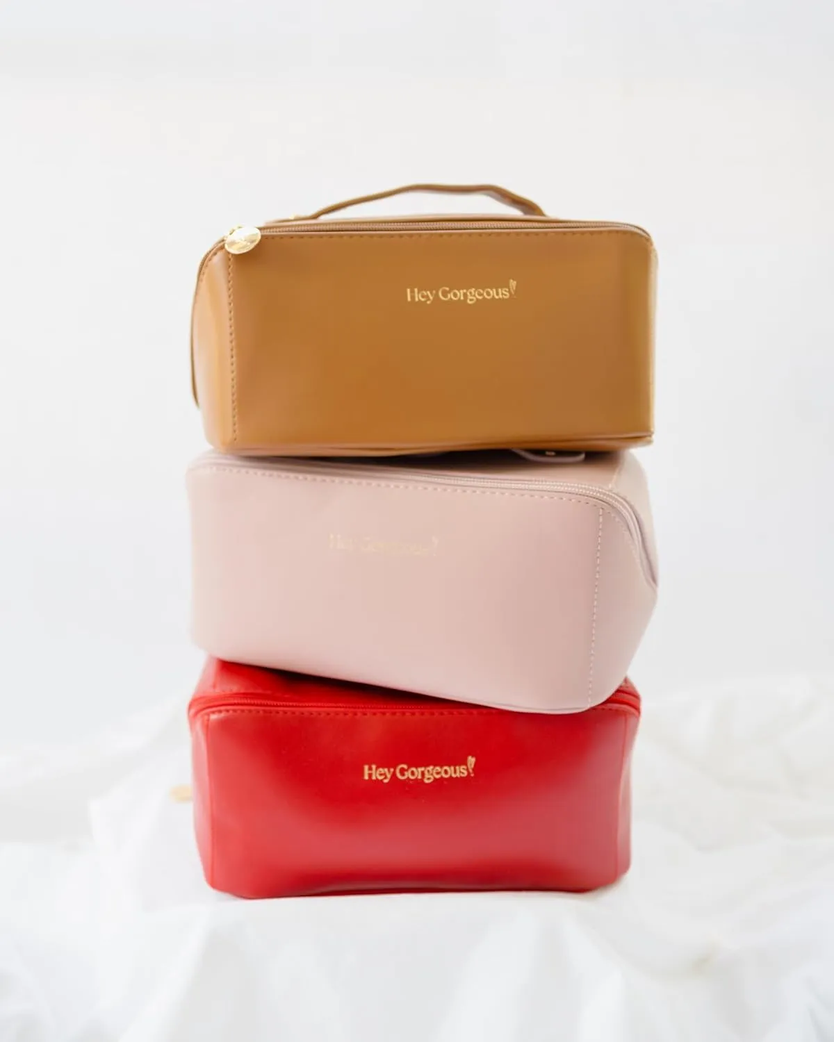 Large Travel Makeup Bag  Waterproof Cosmetic Case, Portable Beauty Organizer with Fixed Divider, Spacious Toiletry Bag for Skincare, Brushes & Accessories, Durable Handle (Red Velvet)