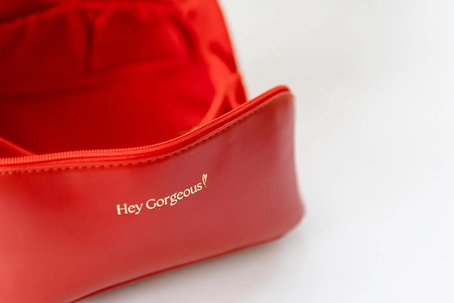Large Travel Makeup Bag  Waterproof Cosmetic Case, Portable Beauty Organizer with Fixed Divider, Spacious Toiletry Bag for Skincare, Brushes & Accessories, Durable Handle (Red Velvet)