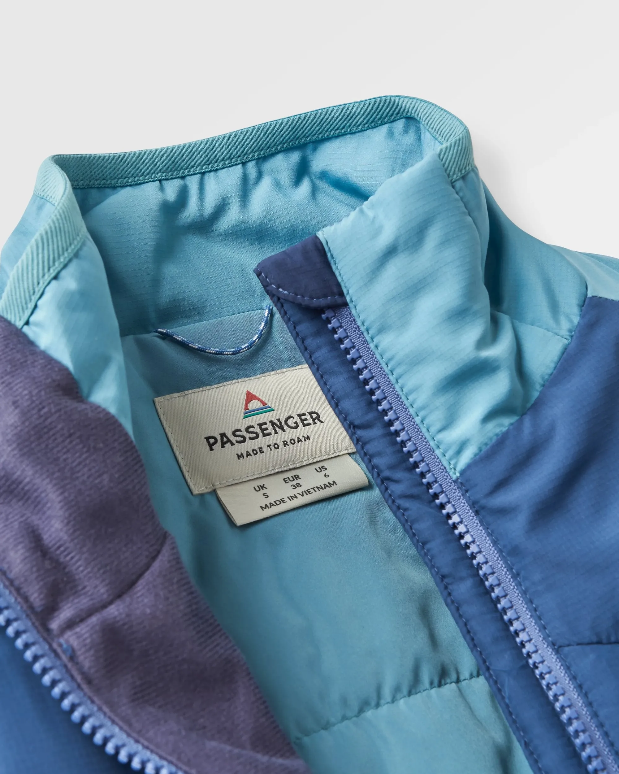 Shasta Lightweight Recycled Thermore Insulated Vest - Rich Navy/Dark Denim/Arctic